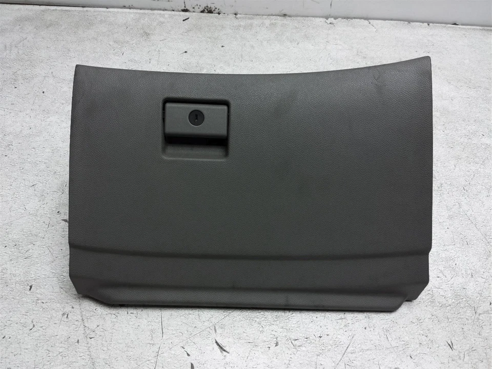 Caja de almacenamiento con guantera Infiniti G37 2008-2013 68500-Jk62a *Pequeña grieta* Foto 1 de 4