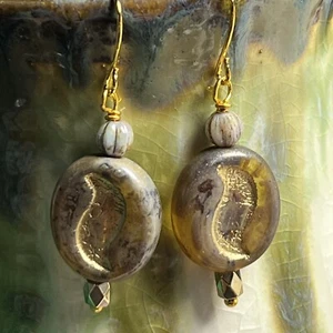 Gold Tone Picasso Brown Cutaway Czech Glass Beads Dangle Earrings.S513 - Picture 1 of 3