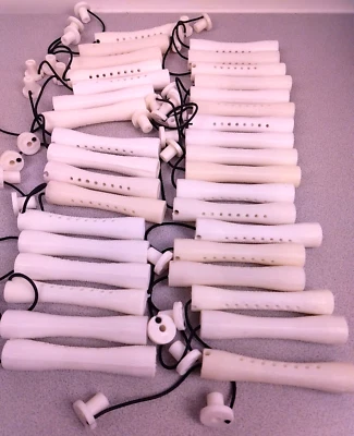 Lote de 35 varillas permanentes de plástico blanco de 3" con banda elástica sin marca.              (51,1) Foto 1 de 4