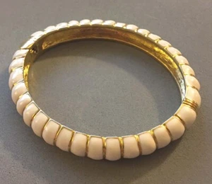 Vintage KJL Kenneth Jay Lane Gold Tone Cream Enamel Hinged Bangle Bracelet - Picture 1 of 6