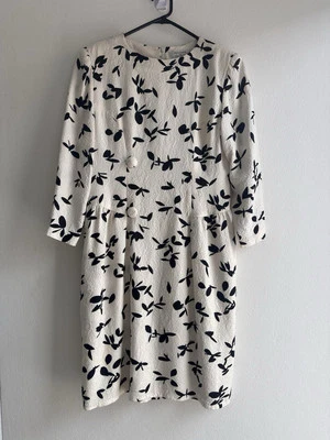 Vestido de diseñador Rochas Paris blanco en relieve blanco y negro. Talla 2. Foto 1 de 4