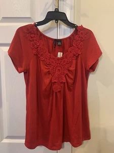 New Directions Damenbluse rot heiß SS gehäkelter Ausschnitt neu mit Etikett $ 44 - Bild 1 von 4
