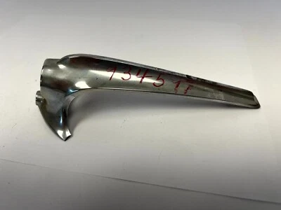 1941 Chrysler Royal New Yorker задний фонарь объектив верхний фиксатор 934597 новый из старых запасов. - Изображение 1 из 4