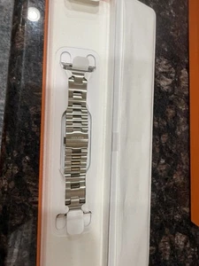 Apple Watch Hermès - 46 mm satiné Grand H - Bracelet petite taille - Photo 1 sur 7