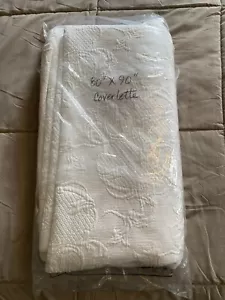 Matelasse Coverlet White Floral Scallops Queen 80 x 90 - Picture 1 of 12