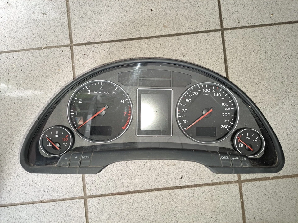 Audi A4 (B6) 2,0 Benzin Bj.01-04 Tacho (km-?) 8E0920930K - Bild 1 von 4