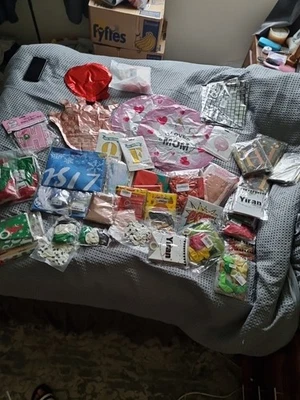 Mega Lot of 100's Assorted Helium And Latex Balloons  Arches Curtians Dif Themes - Image 1 of 4