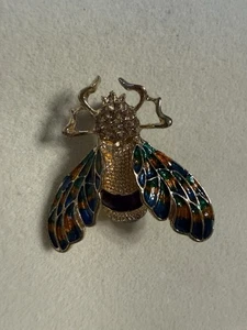 Broche cubo solapa insecto abeja mosca polilla tono dorado - Imagen 1 de 5