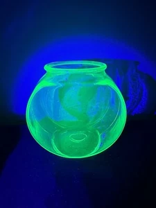 Uranium Glass Fish Bowl - Picture 1 of 7