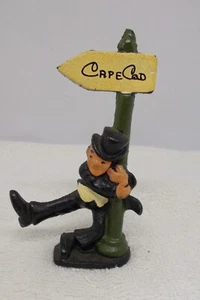 Vintage Gusseisen Flaschenöffner betrunkener Mann hängt am Cape Cod Schild - Bild 1 von 4