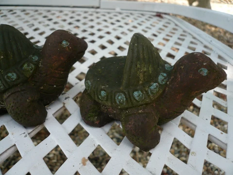 4 UNIQUE WEATHERED WORN VINTAGE CEMENT/CONCRETE GARDEN TURTLE PLANTER RESTS Cover