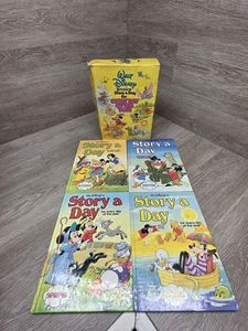 Walt Disney Studios Geschichte ein Tag für jeden Tag des Jahres, Set mit Koffer 1978 LESEN! - Bild 1 von 10