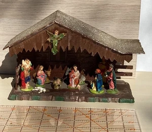 Made in Hong Kong Vintage Kunststoff Mini Krippe COTTAGE & Cottagecore Artikel - Bild 1 von 5