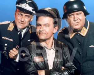 Hogan's Heroes (TV) John Banner, Bob Crane, Werner Klemperer 10x8 Fotorahmen - Bild 1 von 1