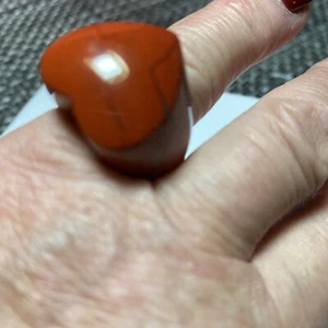 VTG. Hand-Carved Solid One Piece Artisan Heart-Shaped Polished Red Agate Ring - Picture 1 of 10