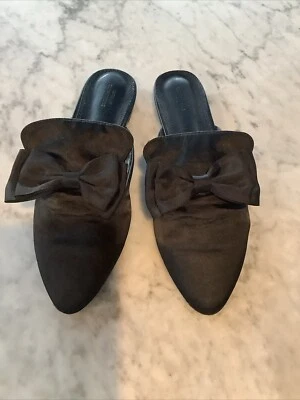 Zapatilla deportiva Urban Outfitters puntiaguda con moño negro satinado talla 9 Foto 1 de 4