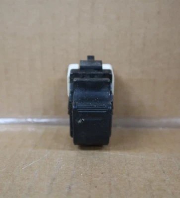 Interruptor de control de ventana lateral del pasajero delantero derecho Mitsubishi Raider 2007 OEM Foto 1 de 4