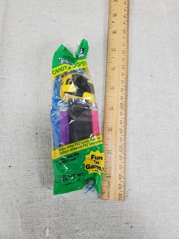 Nascar 2005 MATT KENSETH # 17 Helmet PEZ Dispenser Retired Cover