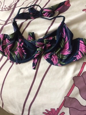 Nuevo con etiquetas Top de bikini con aros cuello halter patrón azul marino talla 10 por Warehouse Foto 1 de 4