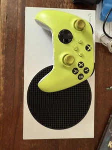 Xbox Series S - 512GB SSD All-Digital Spielekonsole mit Controller - Bild 1 von 3