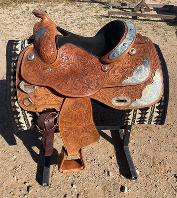 13 英寸西部青年表演马鞍带银色套装 - 华丽细节老表演者? — 第 1/4 张图片