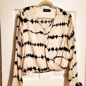 FABRIK cropped blouse with deep V neck Bell sleeves Size S - Bild 1 von 7