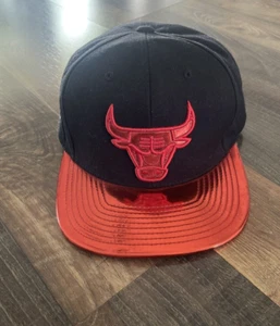RARO cappello berretto snapback Chicago Bulls Mitchell & Ness NBA misto lana rosso/nero - Foto 1 di 15