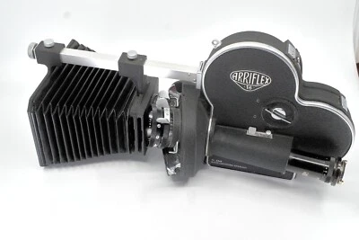 Arriflex 16s COMO NUEVO (-) 3 Lentes, Motor de Sincronización 24fps, Fuelle, Estuche Original y Cable de Alimentación Foto 1 de 4