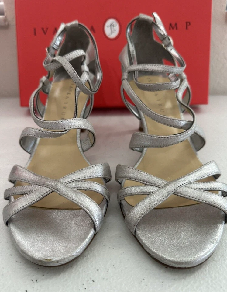 Zapatos Ivanka Trump Itelkie para mujer talla 8,5 M - gamuza plateada Foto 1 de 4