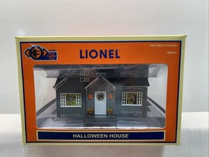 LIONEL 1929110 HALLOWEEN LIGHTED HOUSE O GAUGE TRAIN ACCESSORY LAYOUT PLUG PLAY - Picture 1 of 10