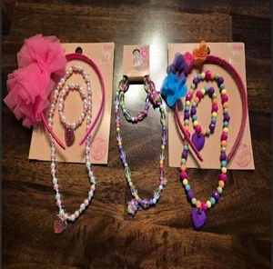 Lote de Joyas Niños Niñas Disfraz Adolescente Plástico Collar Pelo Pulsera Conjuntos Nuevo con Etiquetas - Imagen 1 de 8