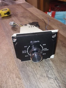 1980-1989 Lincoln Town Car Headlight Switch With Autodim E5VB-11654- AA - Picture 1 of 5
