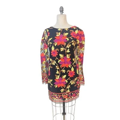 Vestido recto Alexia Admor floral bordado malla superpuesta pequeño Foto 1 de 4