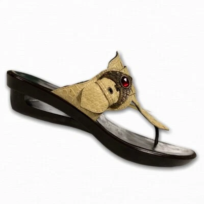 Sandália Tanga Donald Pliner Couro Crocodilo Dourado Bronzeado Em Relevo Feminina 10 M Cathie - Imagem 1 de 4