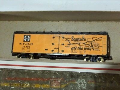HO Varney SFRD Santa Fe R-18 Steel Reefer 31325 Kit # 65 Built - Image 1 of 4
