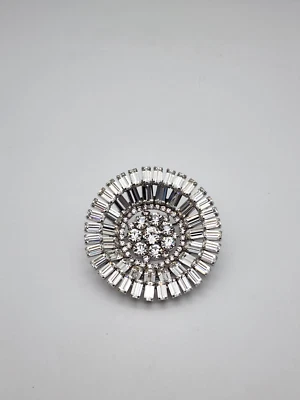 PIN/BROCHE DE JOYERÍA EN CAPAS DE PLATA CON ESTRÁS TRANSPARENTE GRANDE FIRMADO DE COLECCIÓN LA REL! Foto 1 de 4