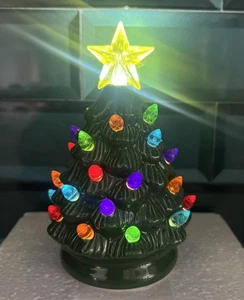 Mini árbol de Navidad de cerámica iluminado The Vermont Country Store vacaciones - Imagen 1 de 9