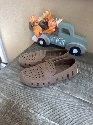 Floafers Prodigy Driver Shoes in Brown Kids sz 12 - Image 1 of 4