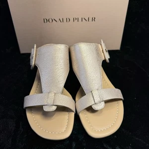 Donald Pliner Women's Ofelia Pebbled Gold Metallic Slip-On Buckle Sandals Sz 8M - Picture 1 of 9