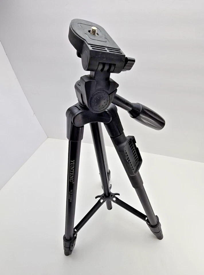 YunTeng VCT-5208 Tripod for Mobile Phone & DSLR Camera 39 Inches - Image 1 of 4