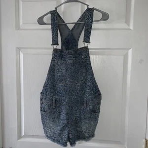Women’s Junior Small BETHANY MOTA AEROPOSTALE Sugar Skull Denim Overall Shorts  - Picture 1 of 12