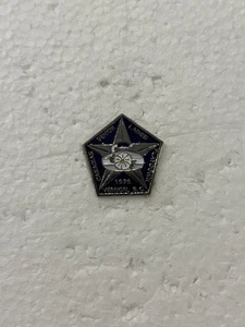 1979 Canadian Seniors Ladies Curling Championship Vernon B.C. Pin - Picture 1 of 2