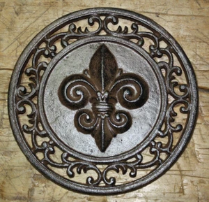 Cast Iron Round FLEUR DE LIS Plaque Sign Rustic Saints Home Decor Boy Scouts - Picture 1 of 2