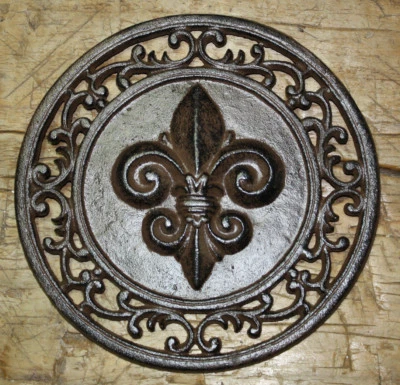 Cast Iron Round FLEUR DE LIS Plaque Sign Rustic Saints Home Decor Boy Scouts  - Image 1 of 2