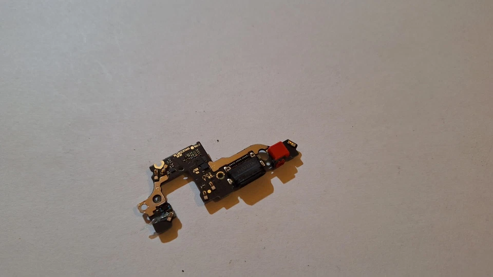 Huawei P10 Plus VKY-AL00 Genuine Charging Port Flex Cable - Image 1 of 1