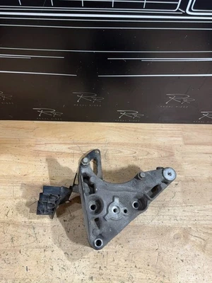 1996-1999 GM Vortec 4.3 5.0 5.7 Alternator Bracket Aluminum OEM - Image 1 of 4
