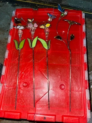 Lote De Colección De 4 Vidrieras Con Plomo 16" Jardín Estaca Flor Mariposa e Insecto Foto 1 de 4