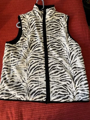 lisa international vest Women’s 1X Black/White Print NWOT Super Soft Zip Up - Image 1 of 4