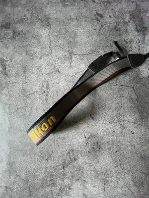 Correa para cámara Nikon vintage años 90. Usado Foto 1 de 4