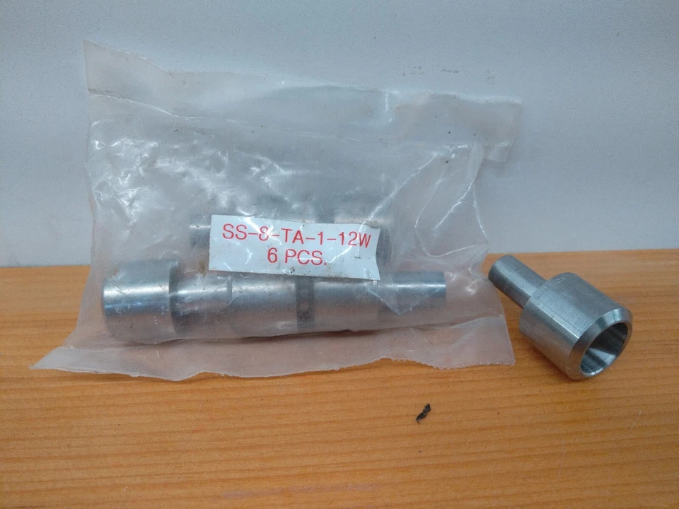 Lot of (6) Cajon 316 Swagelok SS-8-TA-1-12W  1/2" Female tube to 3/4" pipe Weld  - Image 1 of 1